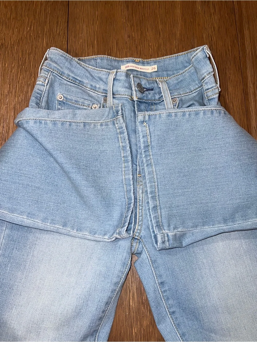 Levis flattering leg